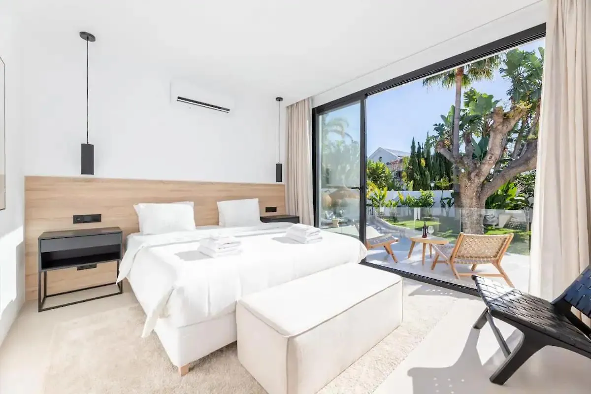 Villa Peman Luxurious Beachside Villa Marbella España
