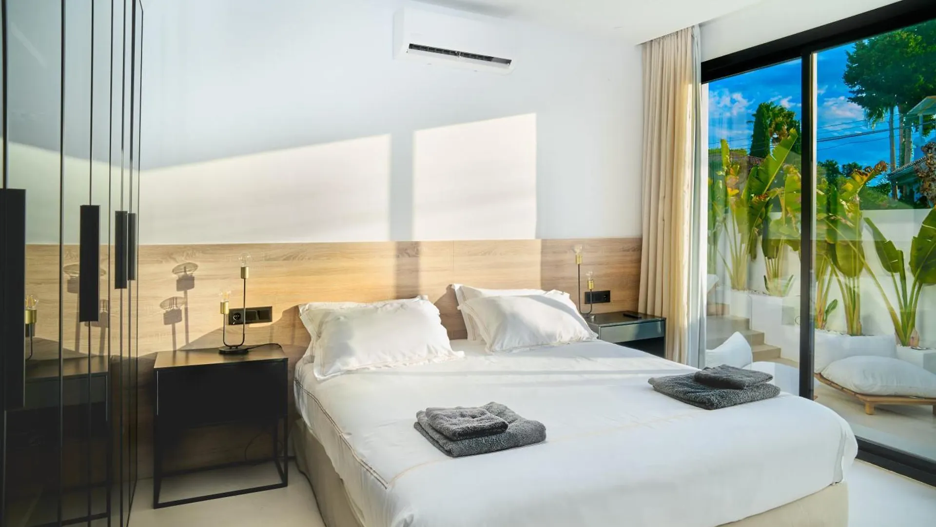 Villa Peman Luxurious Beachside Villa Marbella