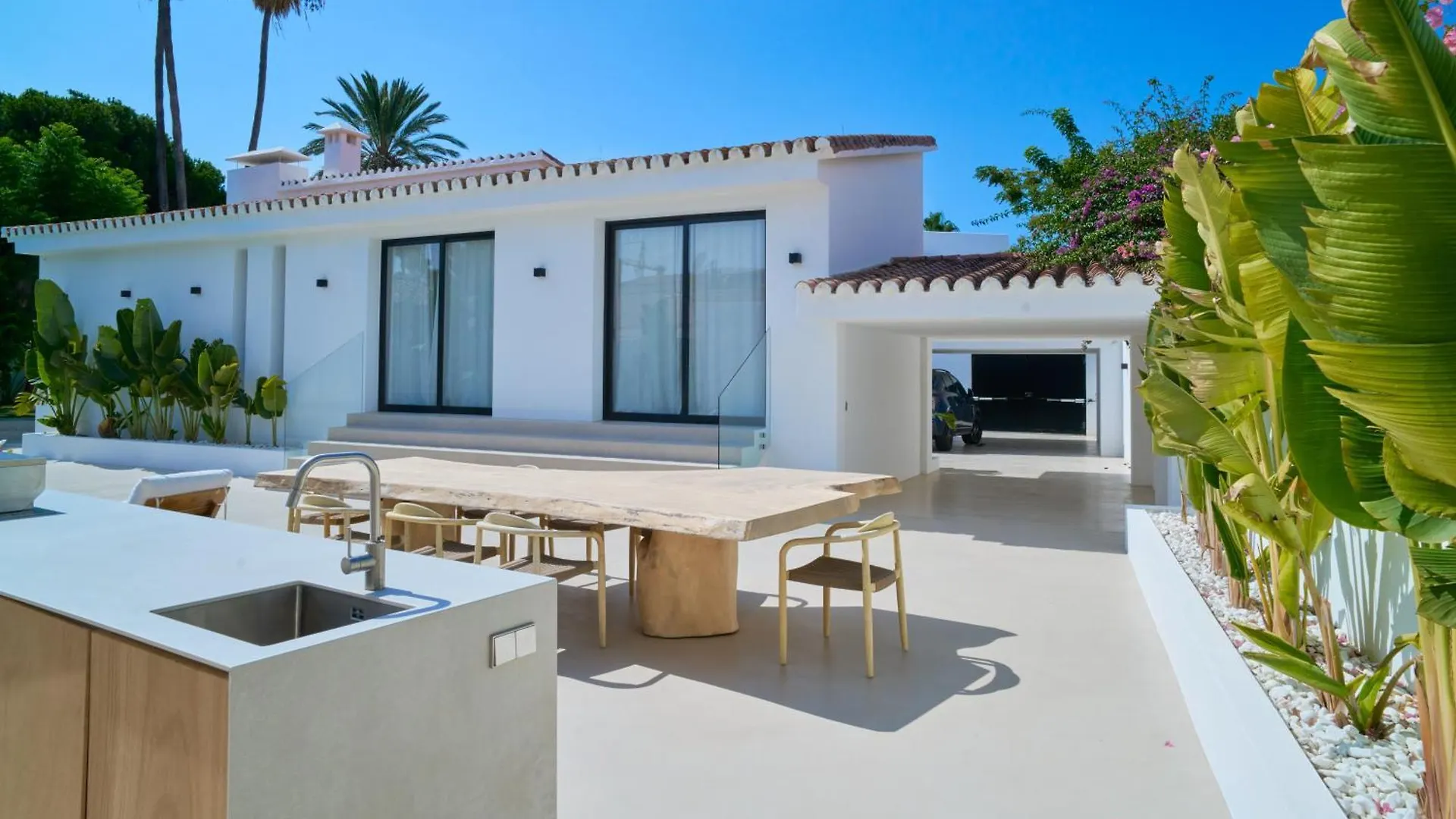 Villa Peman Luxurious Beachside Villa Marbella