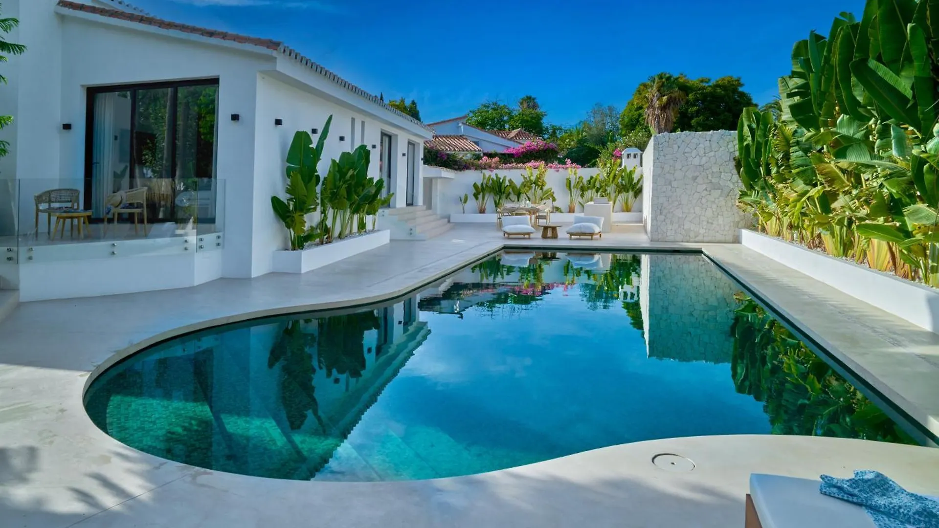 Villa Peman Luxurious Beachside Villa Marbella